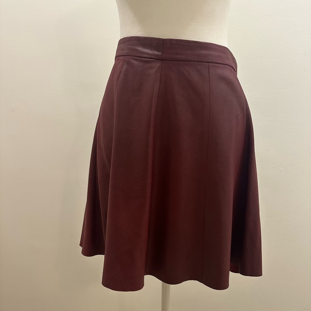 Cusp by Neiman Marcus mini a-line leather skirt in burgundy size 10.